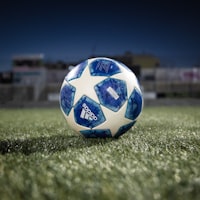 巴西国家足球队徽章 - 黄绿色球衣与五星标志